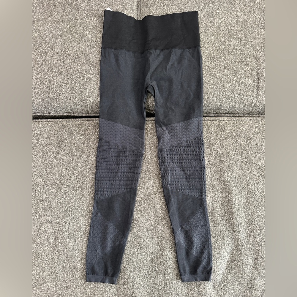 SPANX Leggings Size Large Great condition - Picture 2 of 4